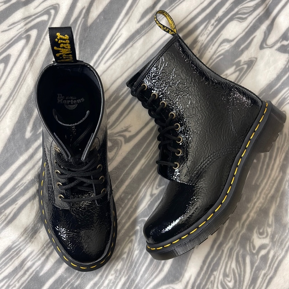 NEW Dr. Martens 1460 Women’s Distressed Patent Leather Boots